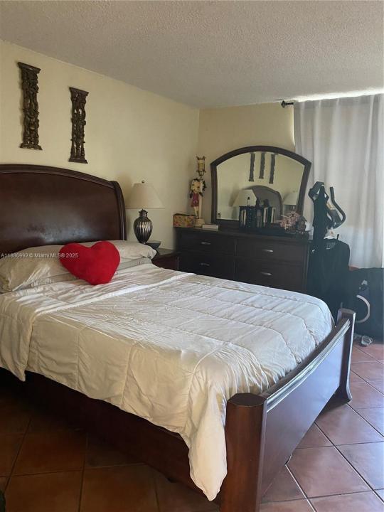 1801 S Treasure Dr 414, North Bay Village, Floride 33141, États-Unis
