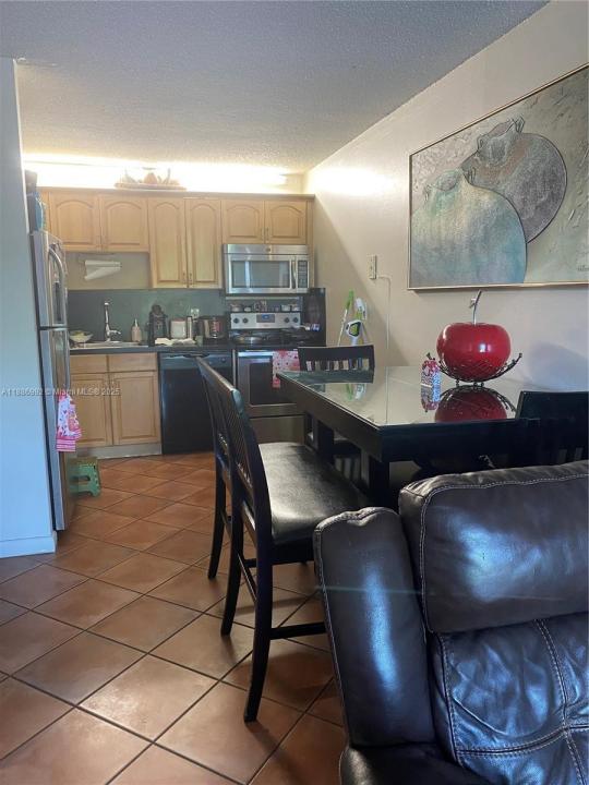 1801 S Treasure Dr 414, North Bay Village, Floride 33141, États-Unis