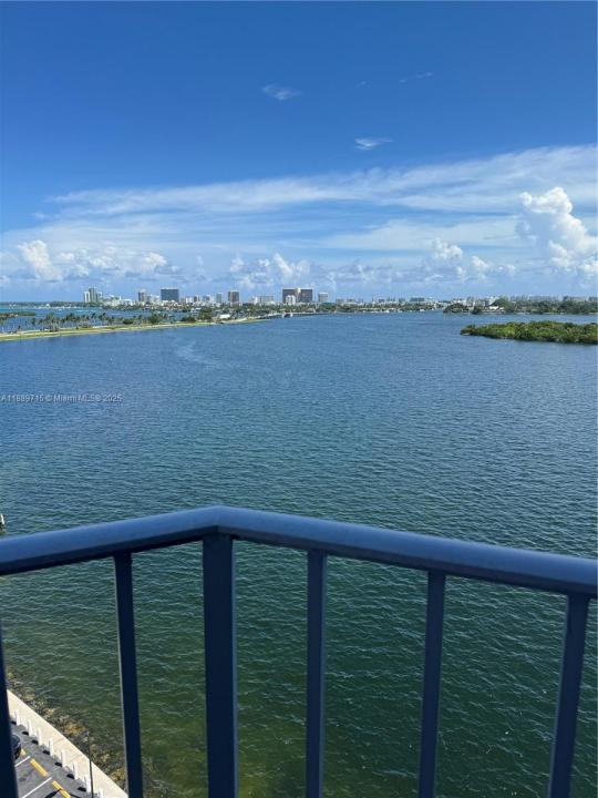 11930 N Bayshore Dr 1103, North Miami, Florida 33181, Estados Unidos