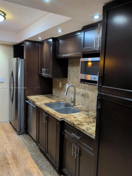 11930 N Bayshore Dr 1103, North Miami, Florida 33181, Estados Unidos