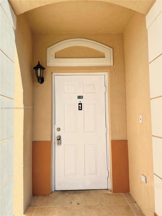 7301 NW 174th Ter 100, Hialeah, פלורידה 33015, ארצות הברית של אמריקה 