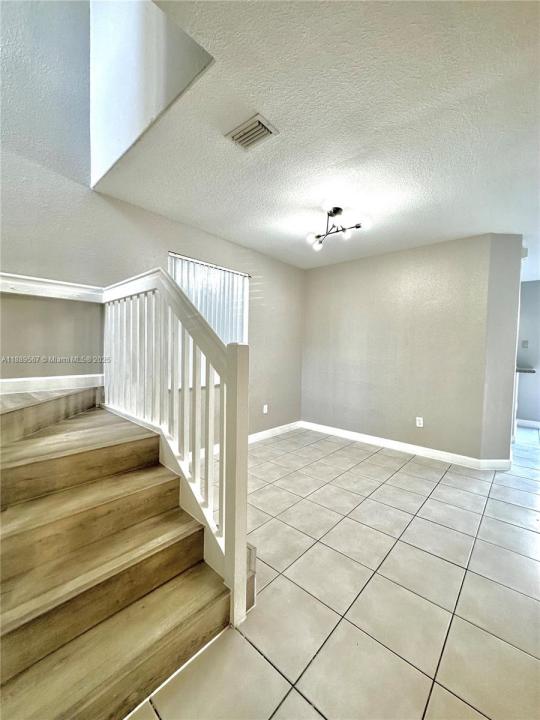 7301 NW 174th Ter 100, Hialeah, פלורידה 33015, ארצות הברית של אמריקה 