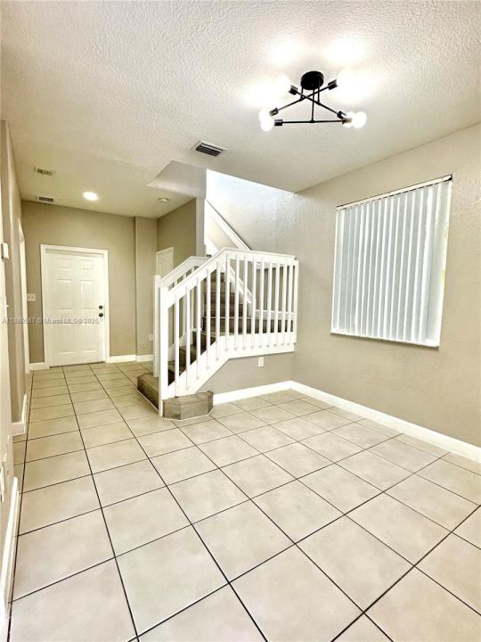 7301 NW 174th Ter 100, Hialeah, פלורידה 33015, ארצות הברית של אמריקה 