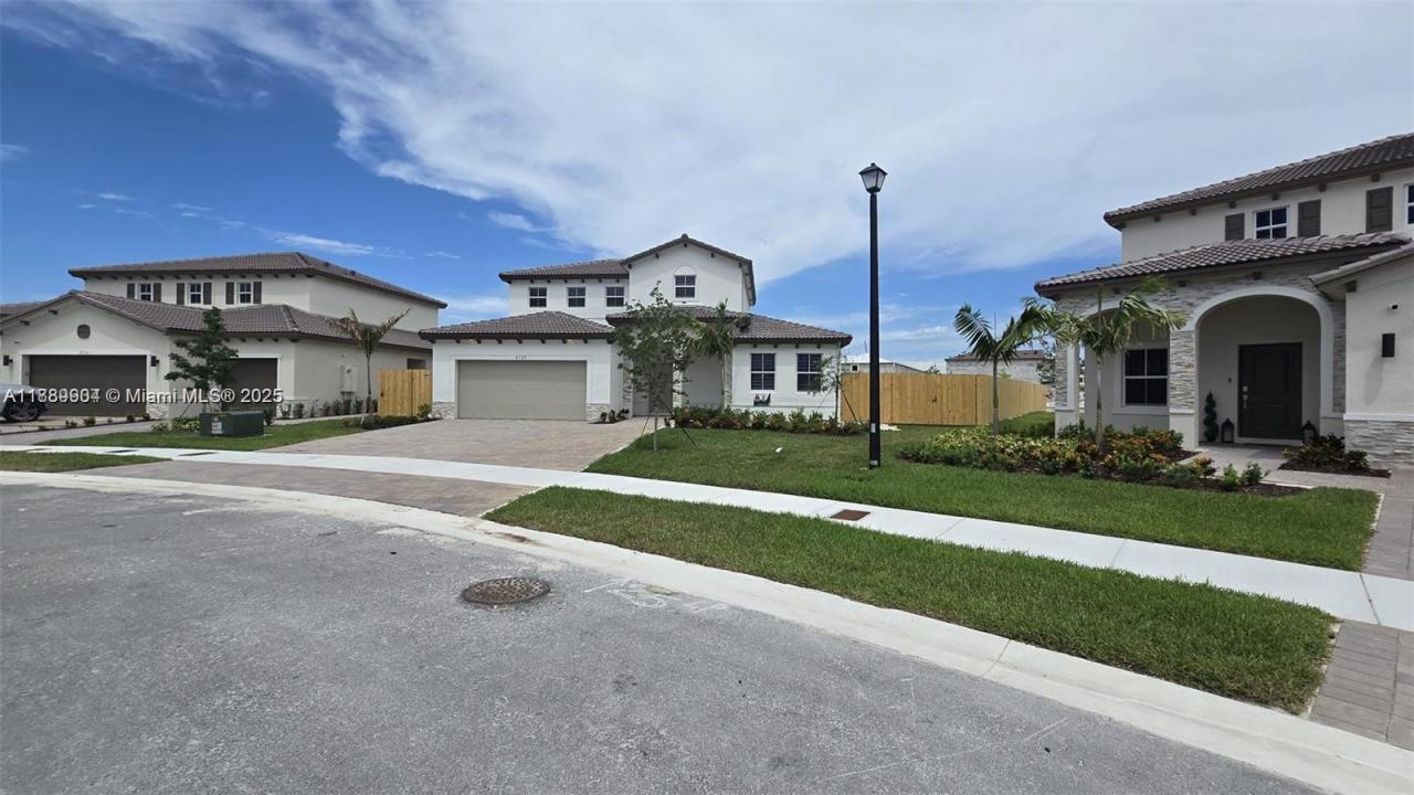 2727 SE 23rd Ter, Homestead, 佛罗里达州 33035, 美国