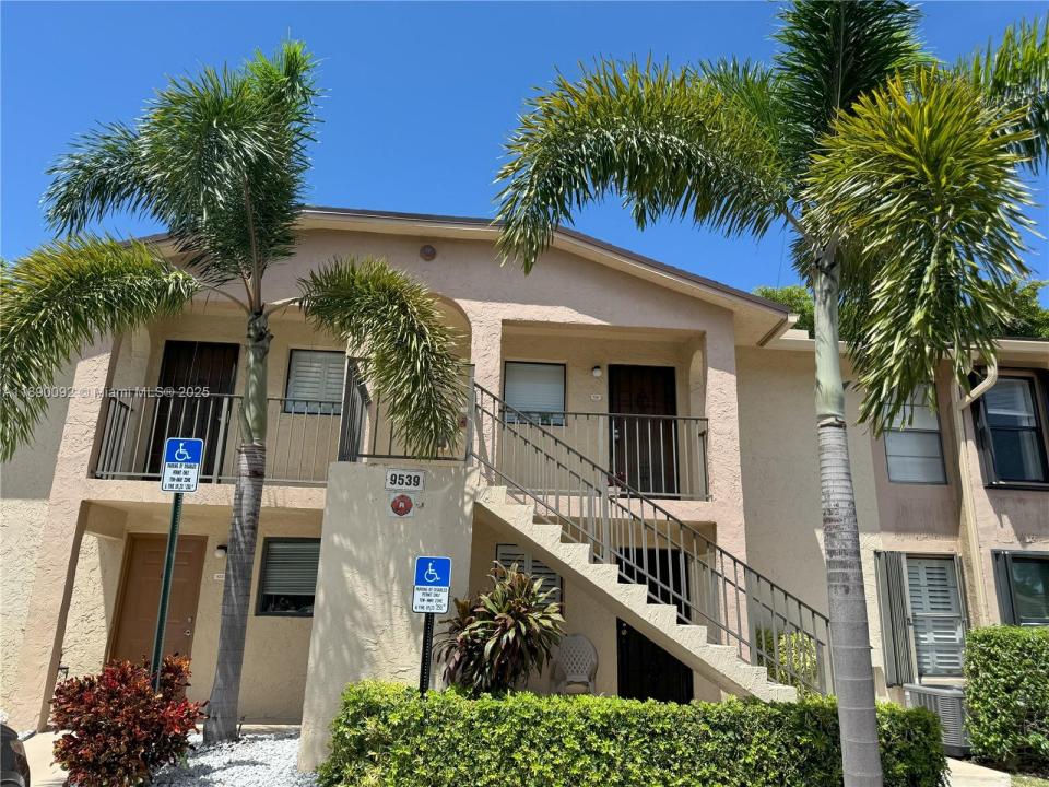 9539 Boca Cove Cir 105, Boca Raton, Florida 33428
