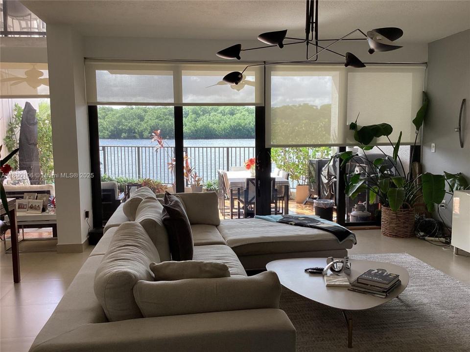 460 Poinciana Dr 1610, Sunny Isles Beach, Florida 33160