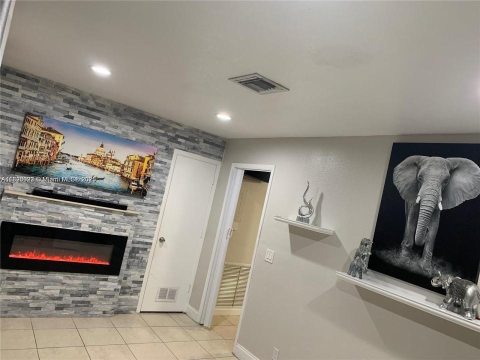 6309 Wiley St, Hollywood, Florida 33023, USA