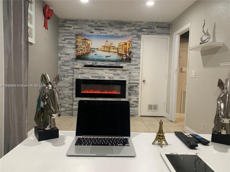 6309 Wiley St, Hollywood, Florida 33023, USA