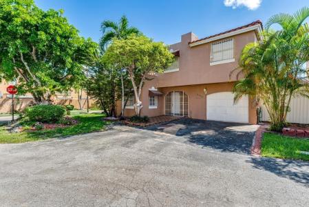 8508 NW 1st Ter, Miami, Florida 33126, USA