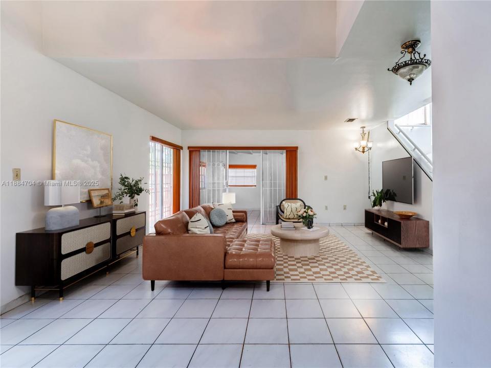 8508 NW 1st Ter, Miami, Florida 33126, Estados Unidos