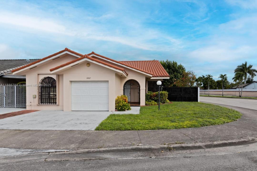 14207 SW 51st St, Miami, Florida 33175