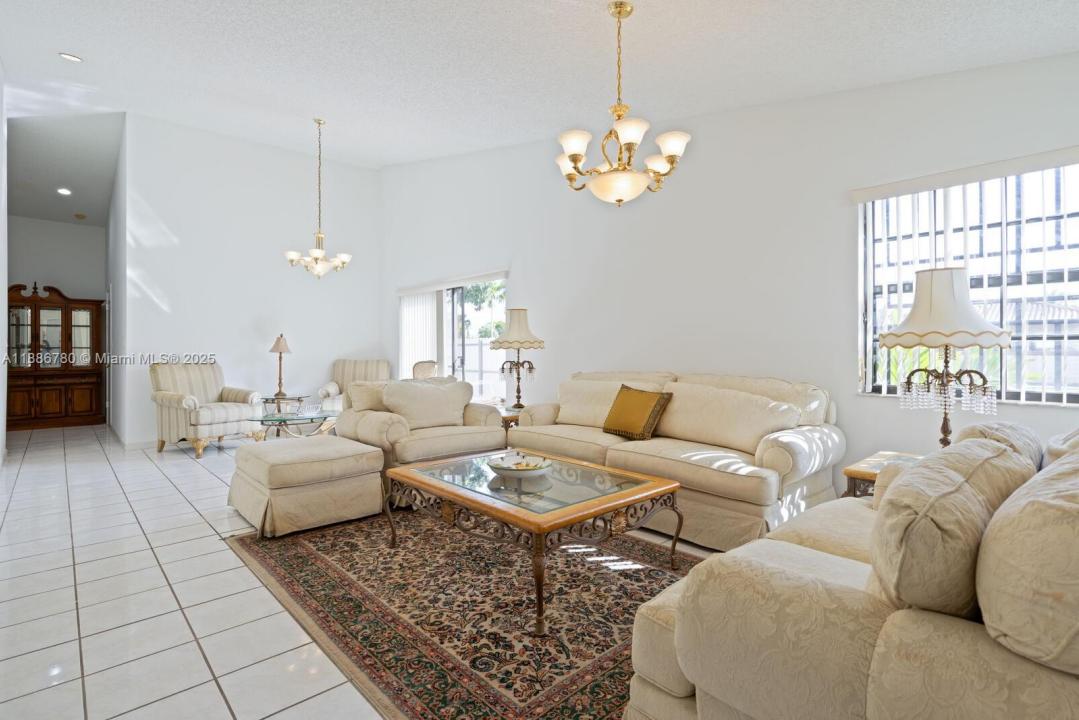 14207 SW 51st St, Miami, Florida 33175