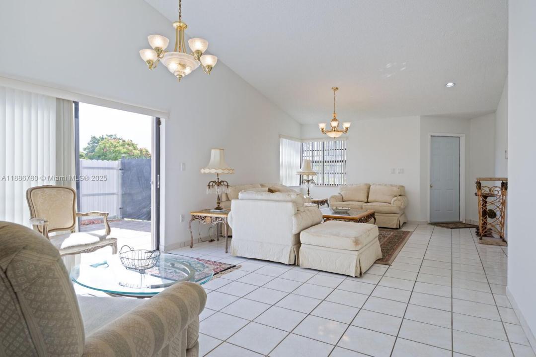 14207 SW 51st St, Miami, Florida 33175