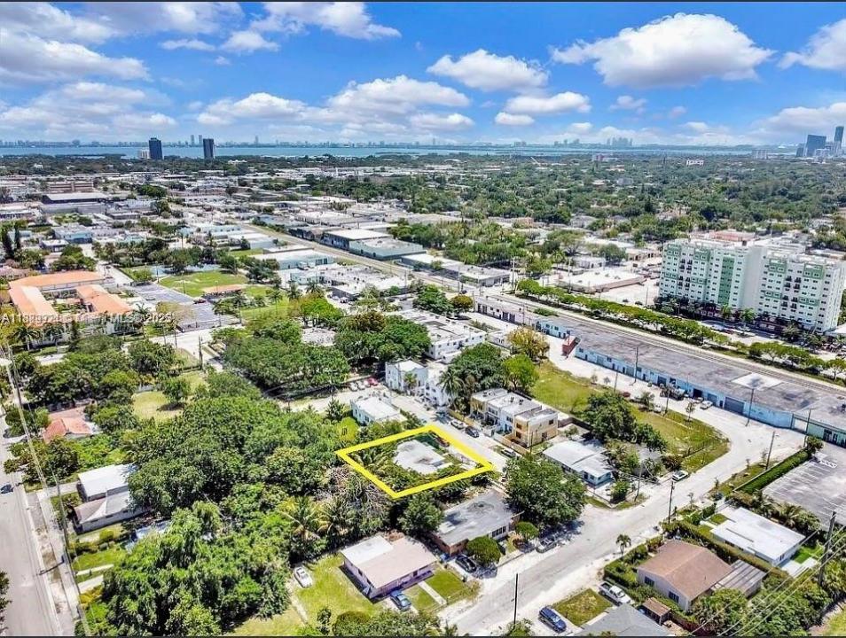 261 NW 73rd Ter, Miami, Florida 33150, USA