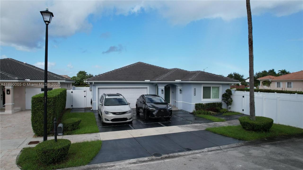 14562 NW 88th Pl, Miami Lakes, Florida 33018