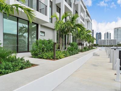 4004 NE 167 ST 8, North Miami Beach, Florida 33160, USA
