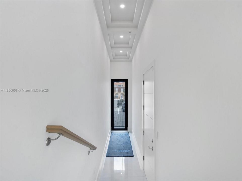4004 NE 167 ST 8, North Miami Beach, 佛罗里达州 33160, 美国