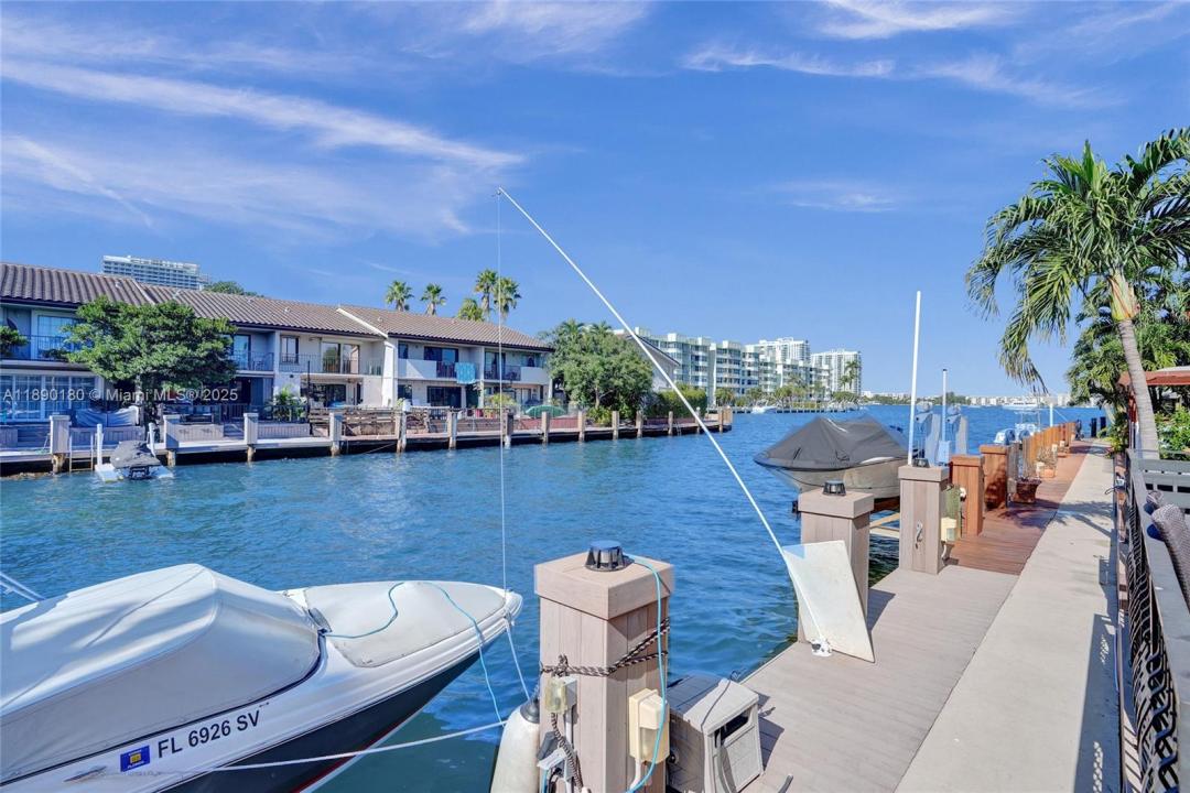 16478 NE 27th Pl 34, Eastern Shores, Florida 33160