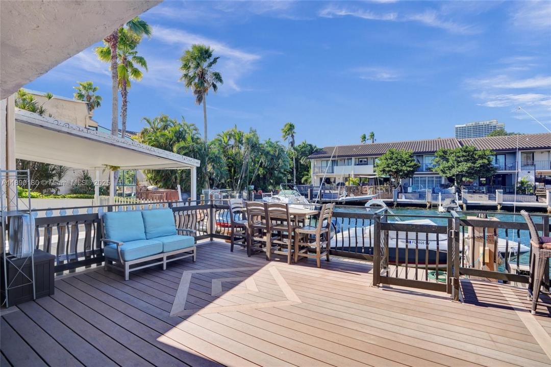 16478 NE 27th Pl 34, Eastern Shores, Florida 33160