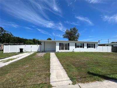 1011 NE Bianca, Palm Bay, 佛罗里达州 32905, 美国