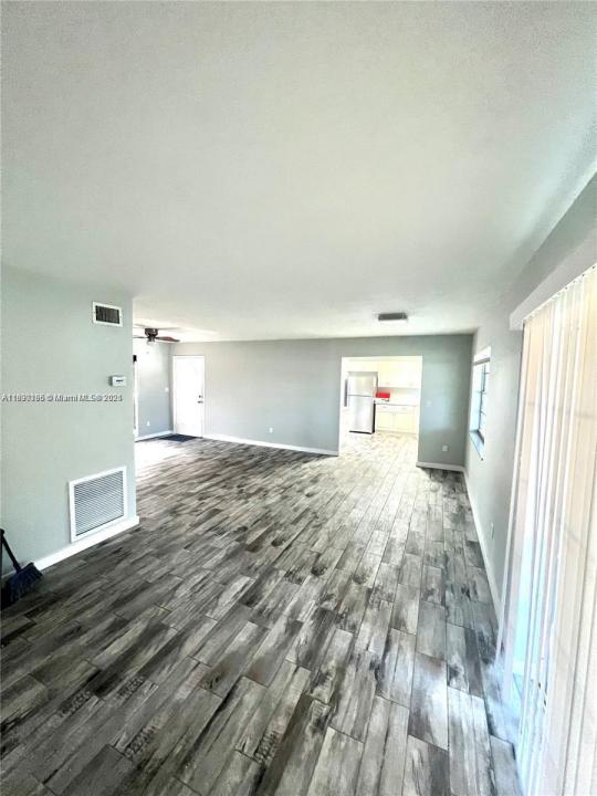 1011 NE Bianca, Palm Bay, 佛罗里达州 32905, 美国