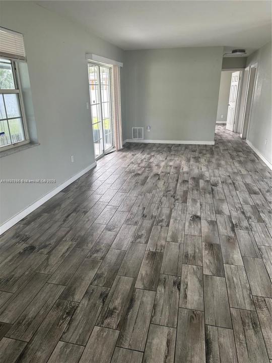 1011 NE Bianca, Palm Bay, 佛罗里达州 32905, 美国