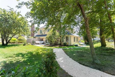 112 Harrison Avenue B, Newport, RI 02840, USA