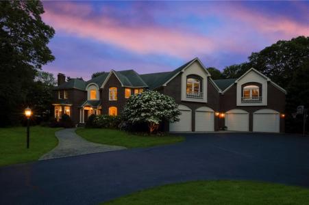 25 Westfield Drive, East Greenwich, Rhode Island 02818