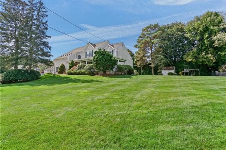 18 Quail Ridge Road, Cranston, Rhode Island 02921