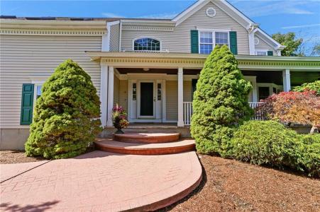 18 Quail Ridge Road, Cranston, Rhode Island 02921