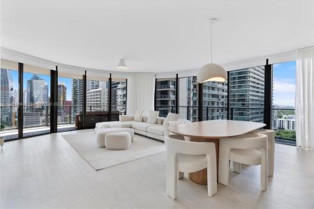 1000 Brickell Plz 2102, Miami, Florida 33131, USA