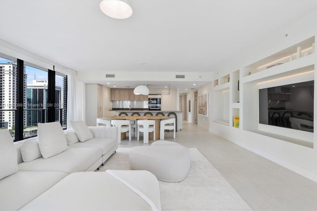 1000 Brickell Plz 2102, Miami, Floryda 33131, USA