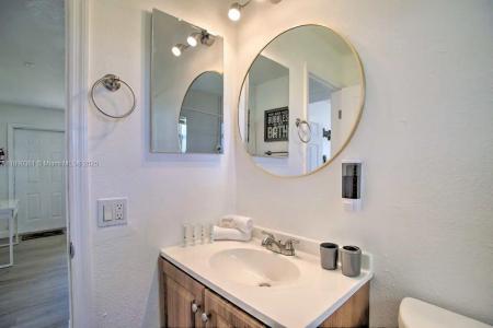 2703 NW 13th St 2, Fort Lauderdale, Florida 33311, USA