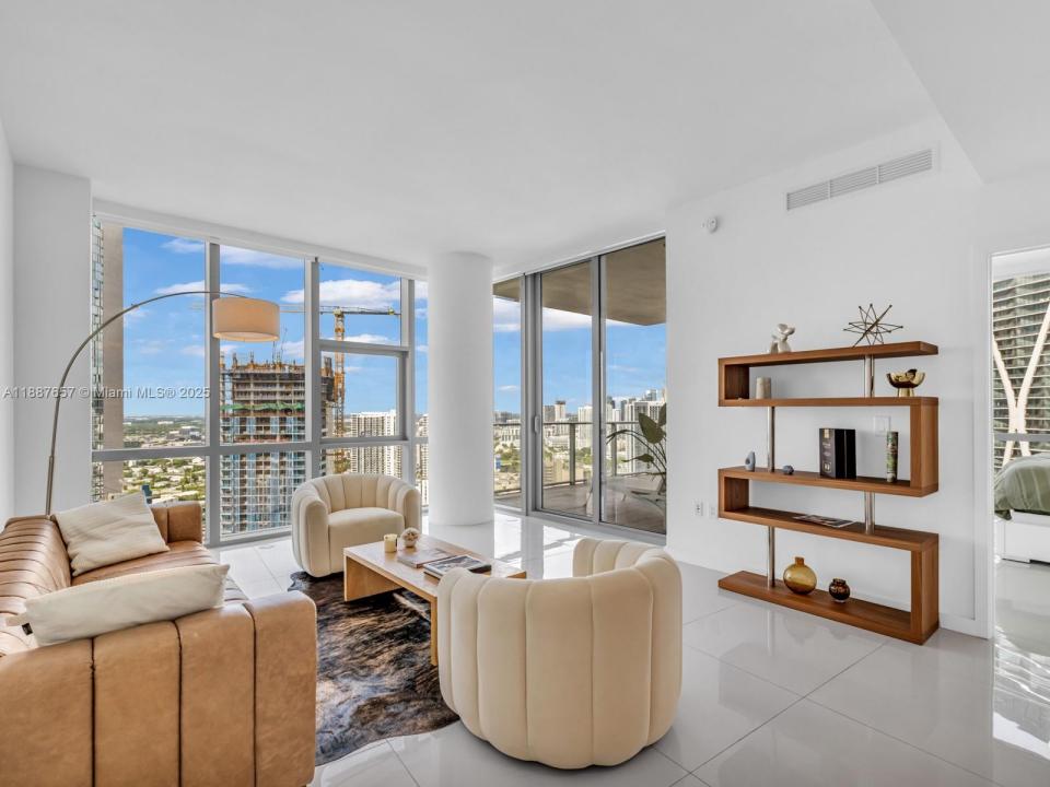 851 NE 1st Ave 3201, Miami, فلوريدا 33132, الولايات المتحدة