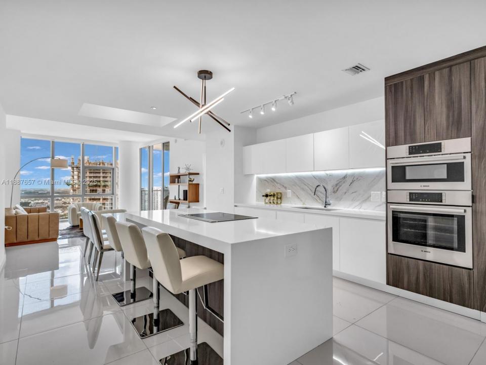 851 NE 1st Ave 3201, Miami, فلوريدا 33132, الولايات المتحدة