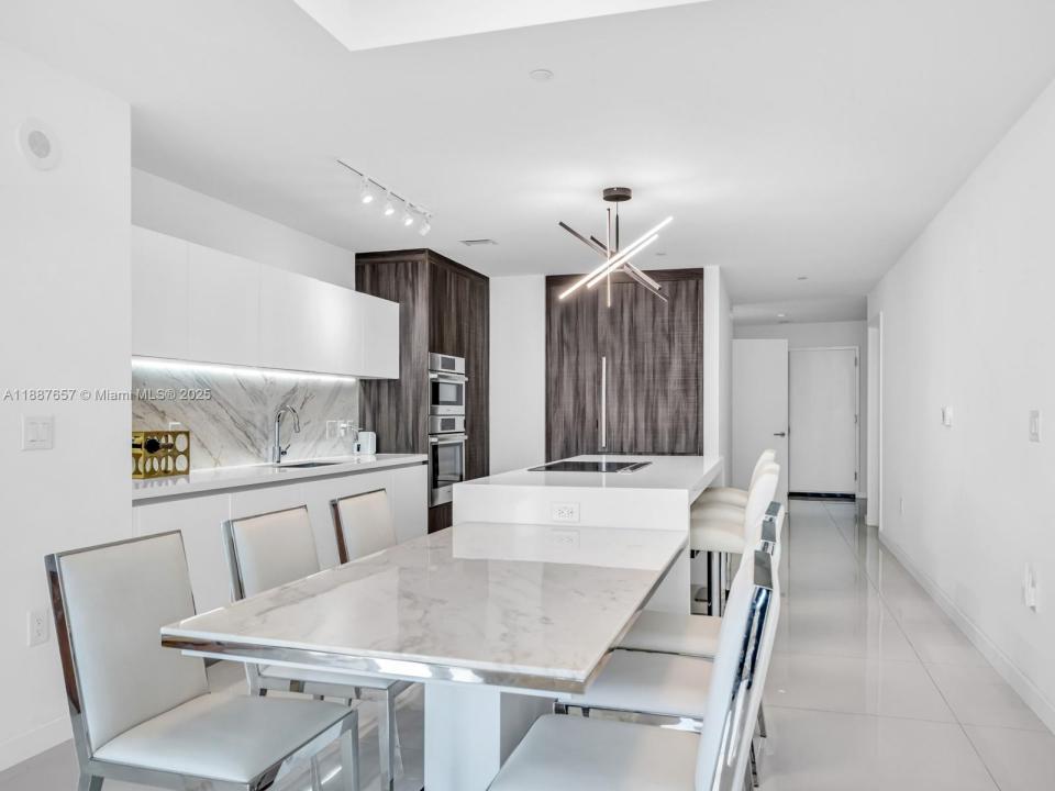 851 NE 1st Ave 3201, Miami, فلوريدا 33132, الولايات المتحدة