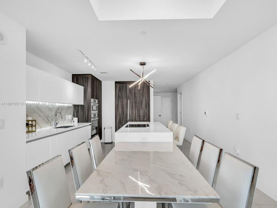 851 NE 1st Ave 3201, Miami, فلوريدا 33132, الولايات المتحدة