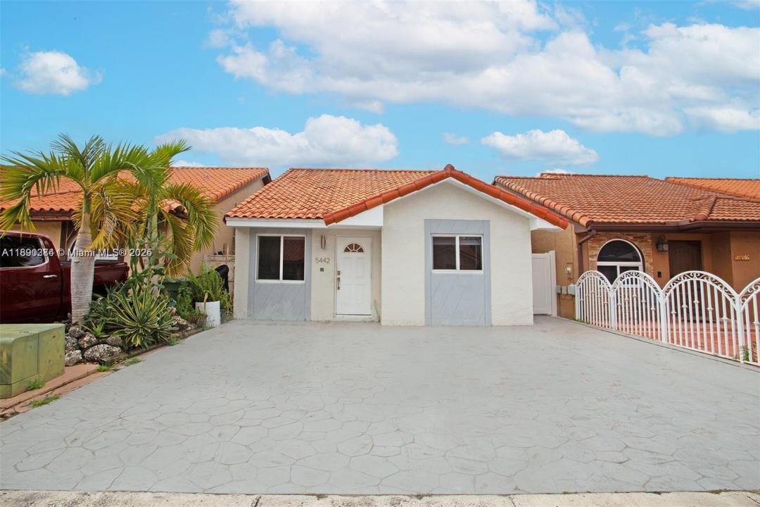 5442 W 27th Ave, Hialeah, Florida 33016, Estados Unidos