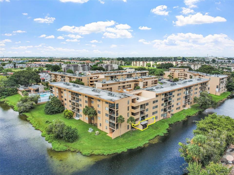 8895 Fontainebleau Blvd 107, Miami, Flórida 33172, Estados Unidos