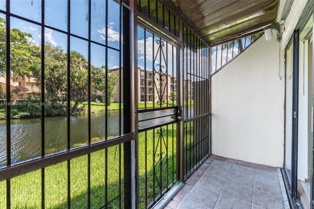 8895 Fontainebleau Blvd 107, Miami, Flórida 33172, Estados Unidos