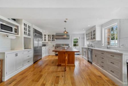 46 Bellport Lane, Brookhaven, New York 11713, USA