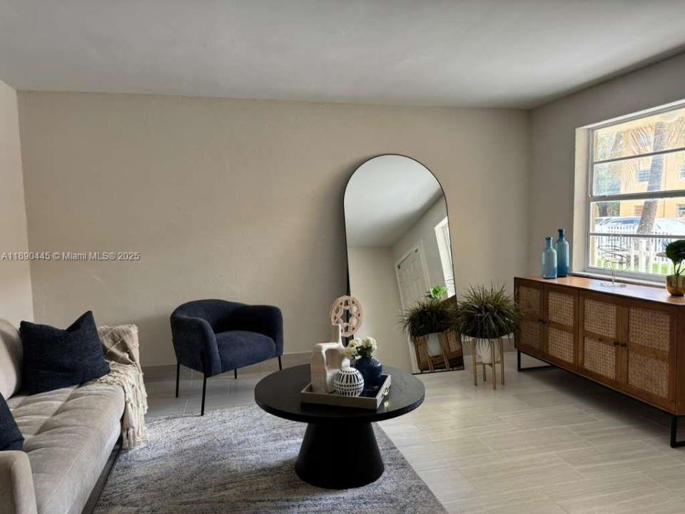 955 W 74 Street 101, Hialeah, فلوريدا 33012, الولايات المتحدة