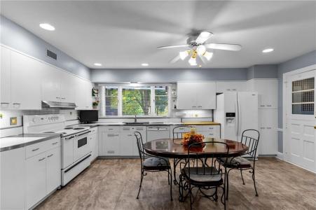 88 Homestead Avenue, North Smithfield, Rhode Island 02896, Estados Unidos