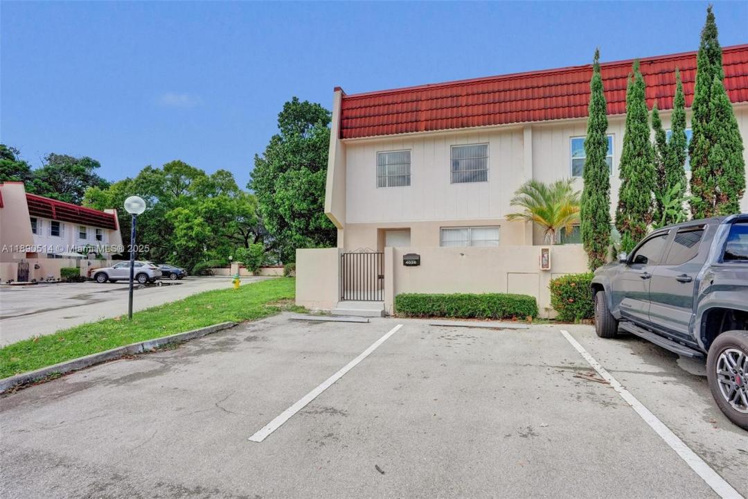 4026 Inverrary Dr 8A, Lauderhill, Floride 33319, États-Unis
