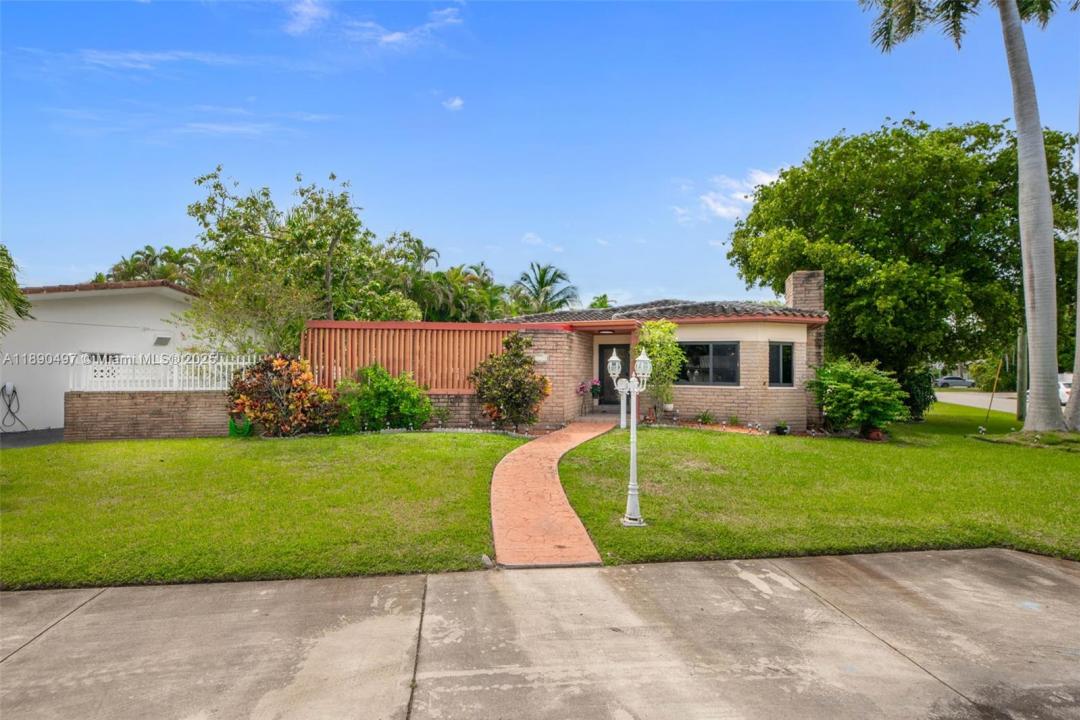 11490 W BISCAYNE CANAL RD, Miami, Флорида 33161, Соединенные Штаты