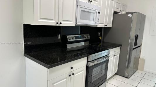 21240 NE 9th Ct 1, Miami, Florida 33179, USA