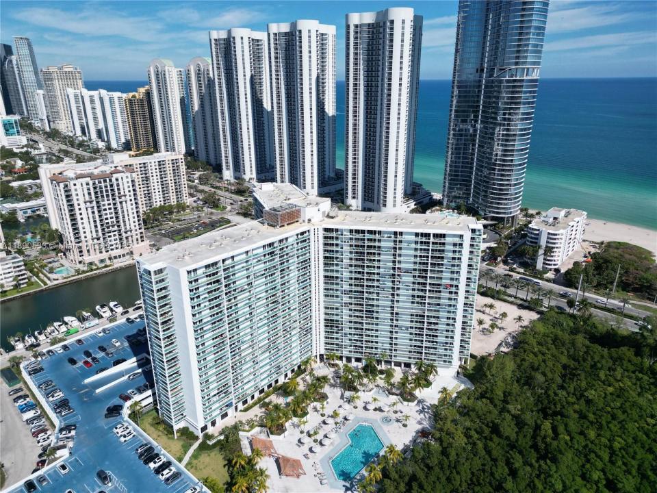 100 Bayview Dr 526, Sunny Isles Beach, Florida 33160, HOA KỲ