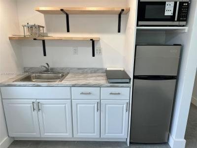 80 NE 133rd St B, North Miami, Florida 33161, USA