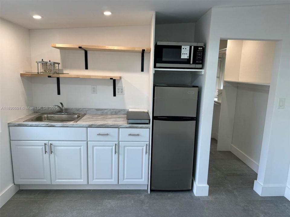 80 NE 133rd St B, North Miami, Florida 33161, Estados Unidos