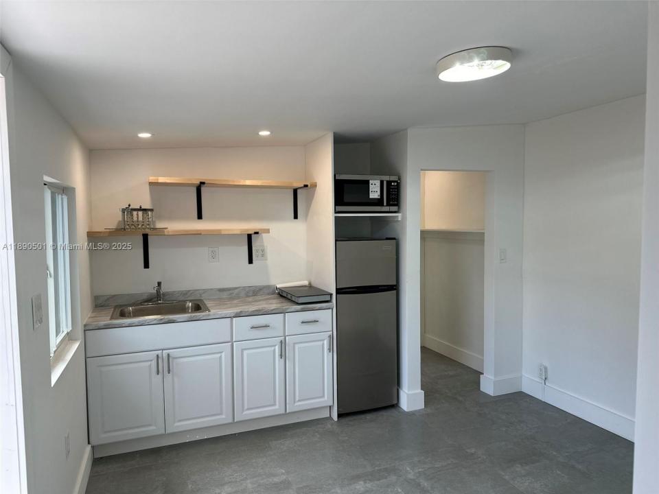 80 NE 133rd St B, North Miami, Florida 33161, Estados Unidos